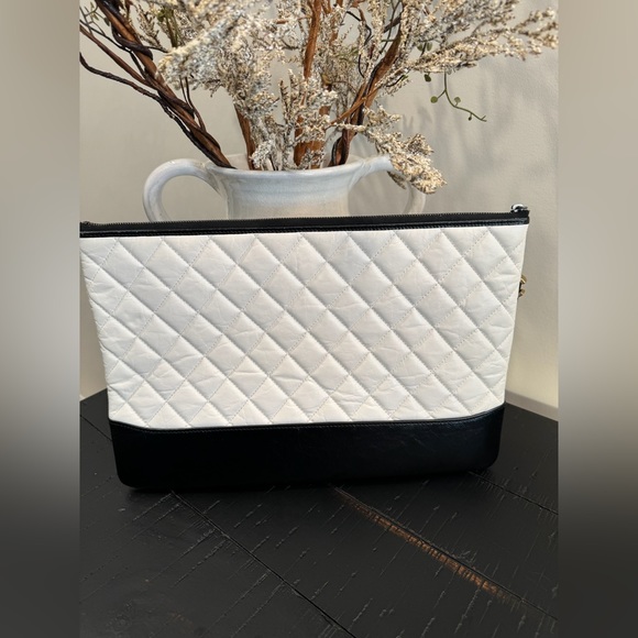 Chanel Gabrielle O Case Clutch Aged Calfskin - Picture 10 of 10